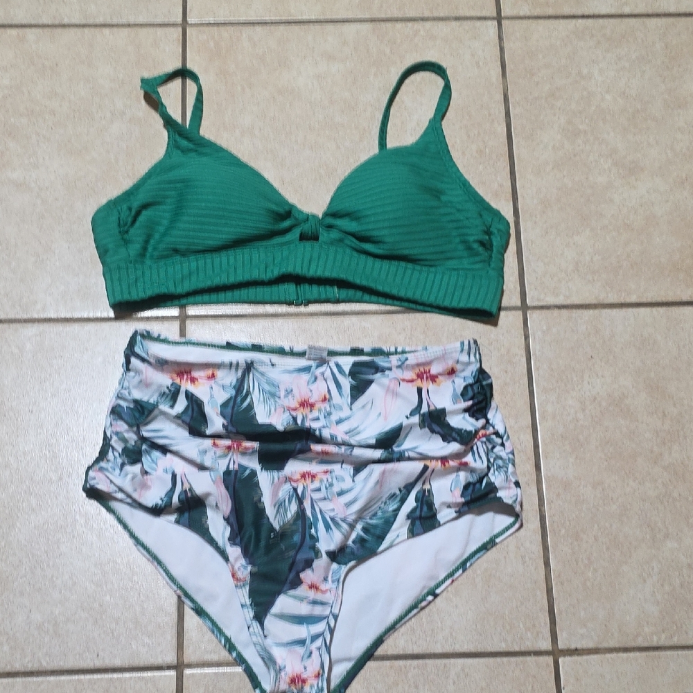 & Other Stories Green Ribbed Bikini Top with Tropical Print High-Waist Bottoms